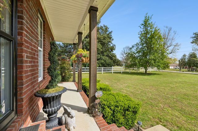 6012 Worthington Rd, Columbia, TN 38401