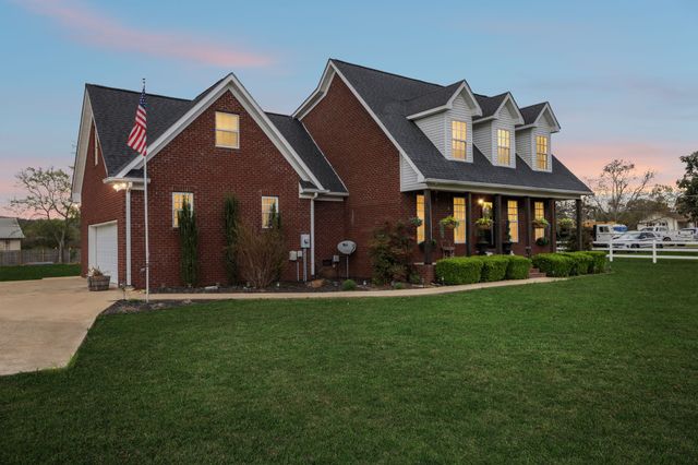 6012 Worthington Rd, Columbia, TN 38401