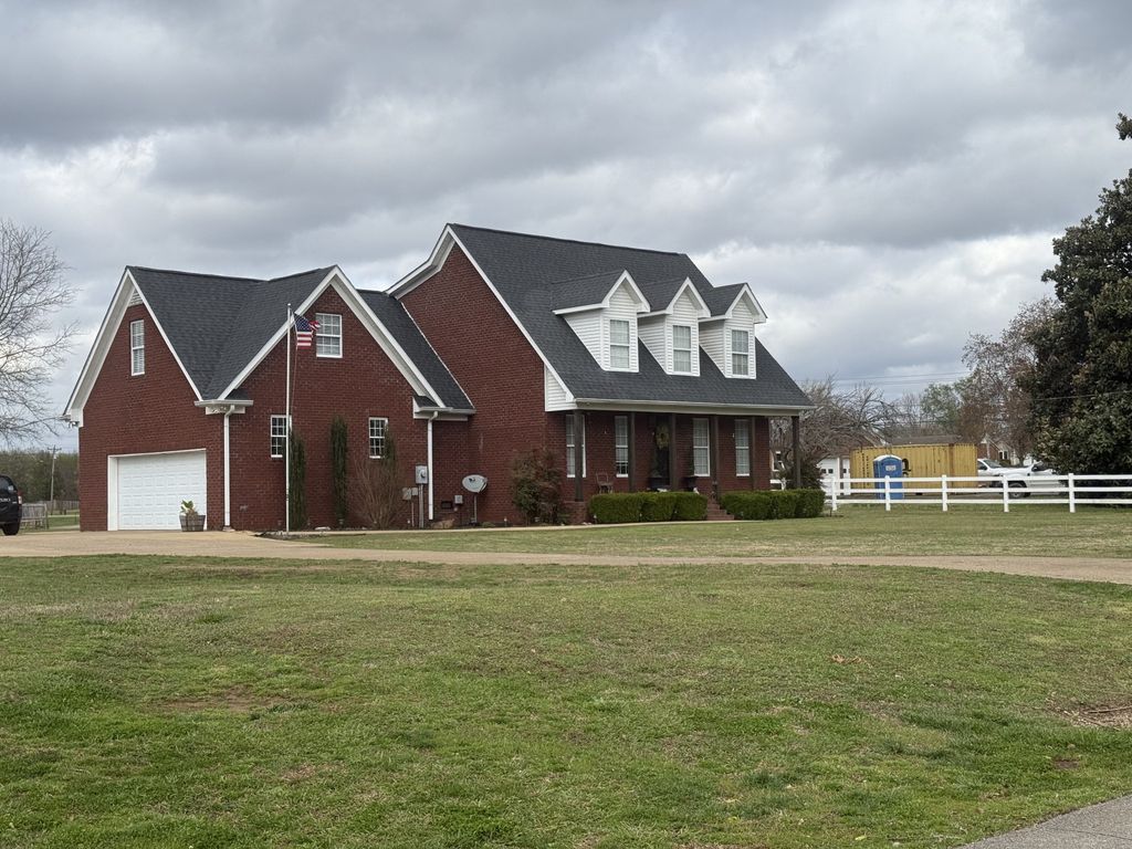 6012 Worthington Rd, Columbia, TN 38401