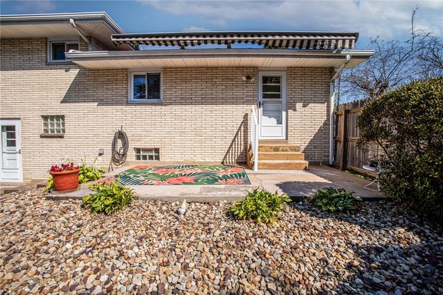 1805 W Loucks Ext, Scottdale, PA 15683