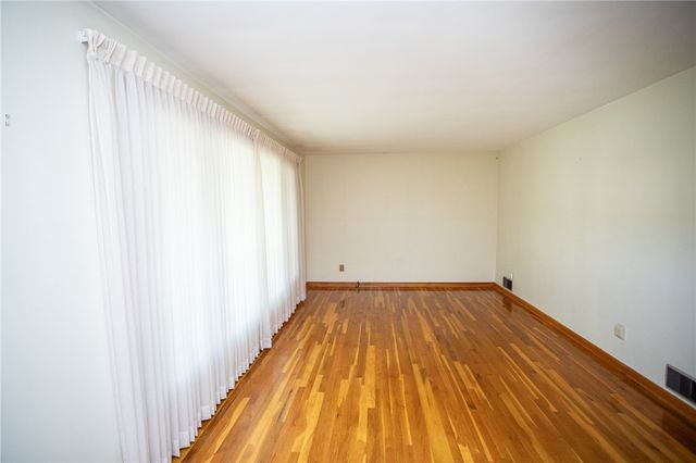 1805 W Loucks Ext, Scottdale, PA 15683