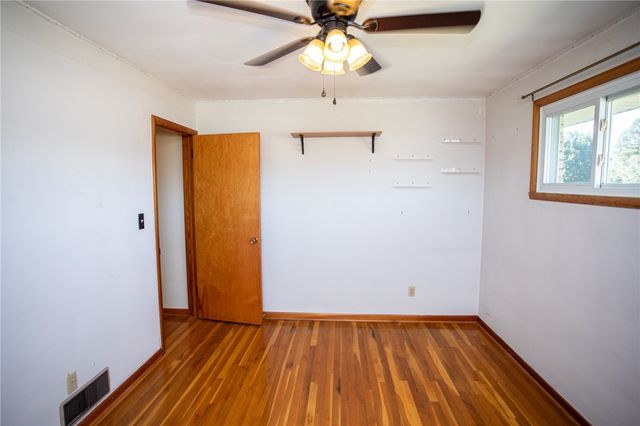 1805 W Loucks Ext, Scottdale, PA 15683