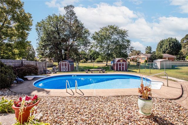 1805 W Loucks Ext, Scottdale, PA 15683