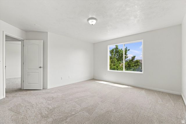 8286 S RUSTIC OAK CT, West Jordan, UT 84081