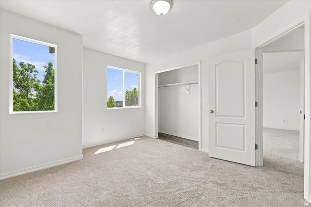 8286 S RUSTIC OAK CT, West Jordan, UT 84081