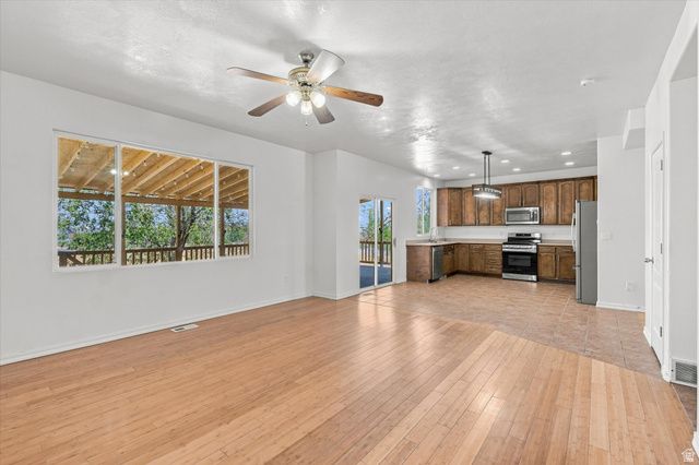 8286 S RUSTIC OAK CT, West Jordan, UT 84081