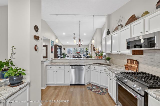 6528 Brook Trail 21, Lansing, MI 48917