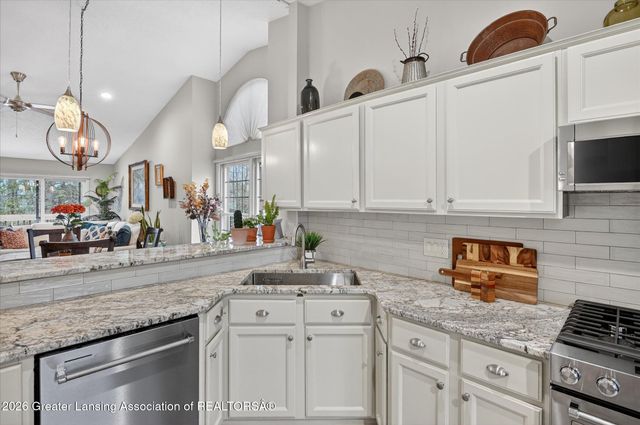 6528 Brook Trail 21, Lansing, MI 48917