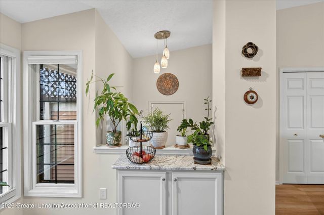 6528 Brook Trail 21, Lansing, MI 48917