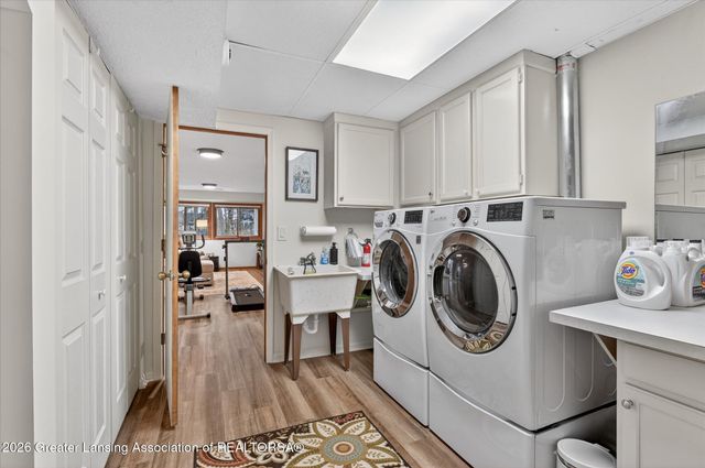 6528 Brook Trail 21, Lansing, MI 48917