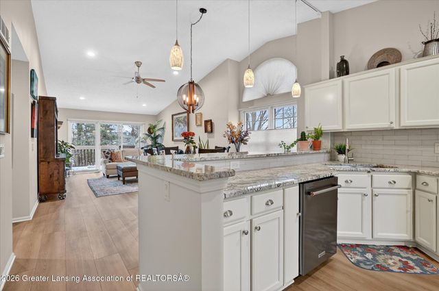 6528 Brook Trail 21, Lansing, MI 48917