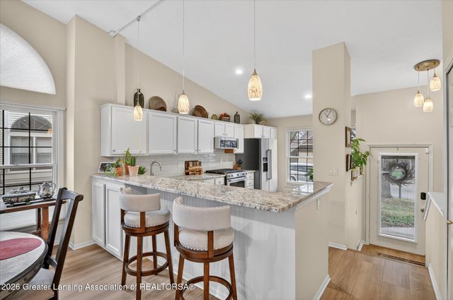 6528 Brook Trail 21, Lansing, MI 48917