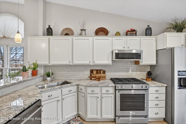 6528 Brook Trail 21, Lansing, MI 48917