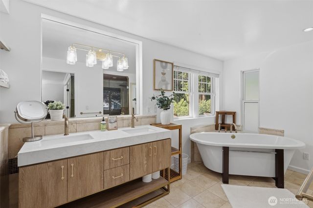 20425 Little Bearcreek Road, Woodinville, WA 98072