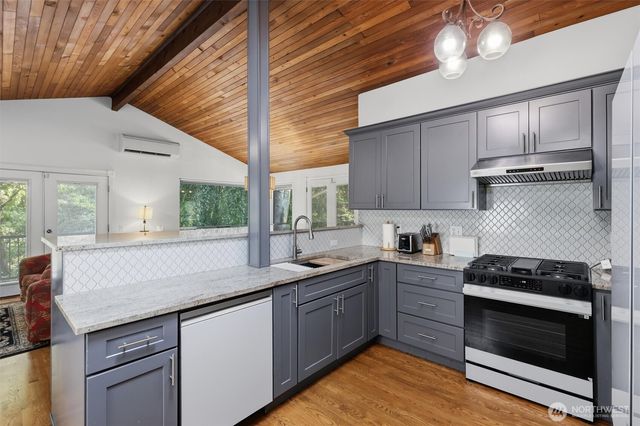 20425 Little Bearcreek Road, Woodinville, WA 98072