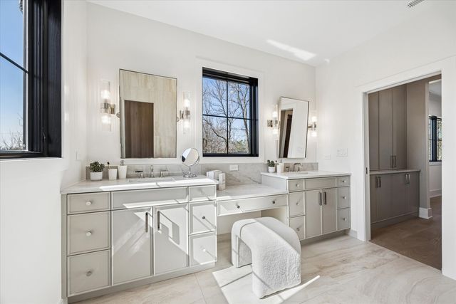 138 N Prospect Avenue, Clarendon Hills, IL 60514