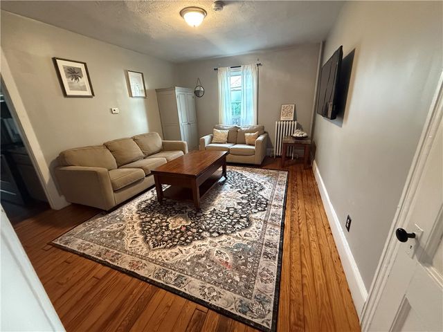 25 West Narragansett Avenue B, Newport, RI 02840