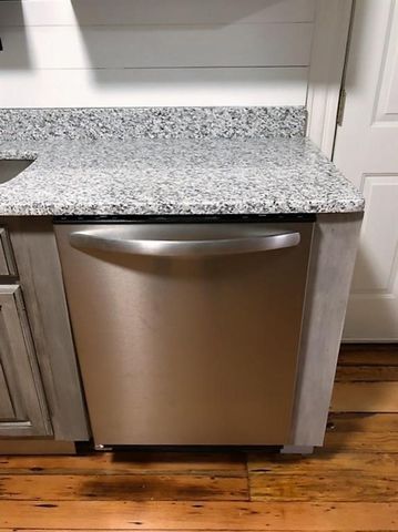 25 West Narragansett Avenue B, Newport, RI 02840