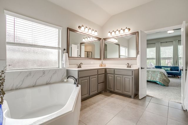 1616 Glade Meadows Drive, Burleson, TX 76058