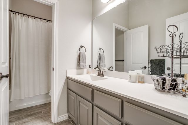 1616 Glade Meadows Drive, Burleson, TX 76058