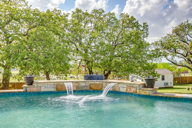 1616 Glade Meadows Drive, Burleson, TX 76058