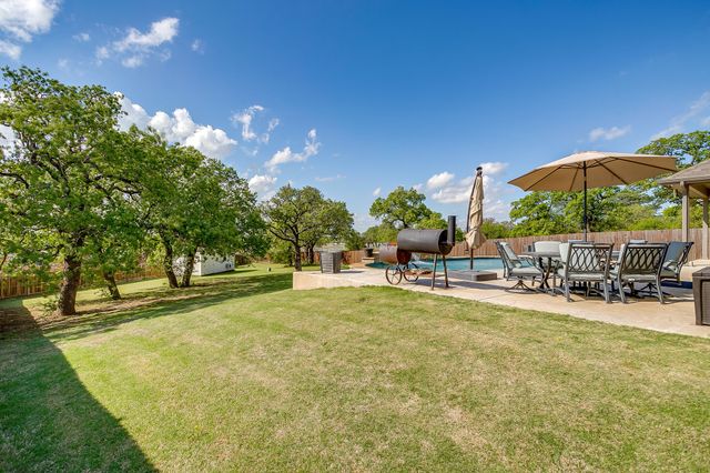 1616 Glade Meadows Drive, Burleson, TX 76058