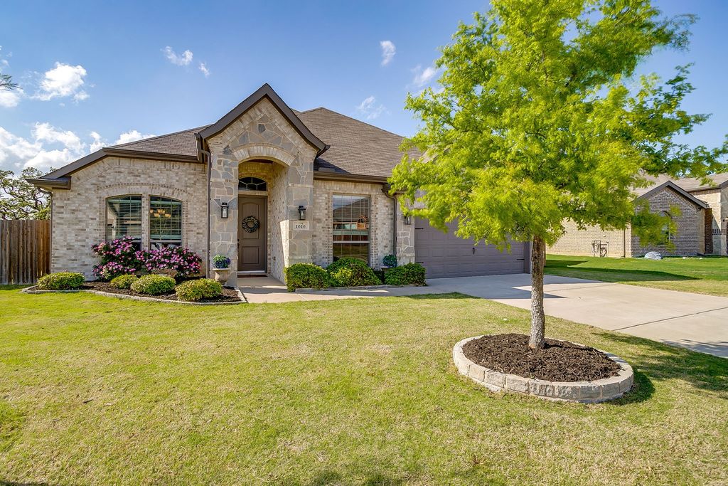 1616 Glade Meadows Drive, Burleson, TX 76058