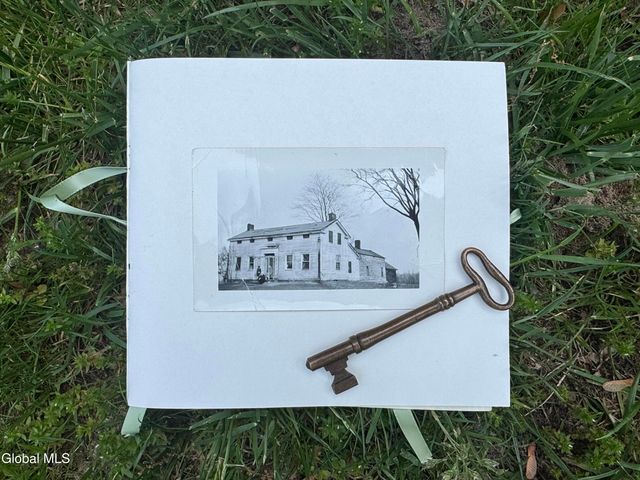 1712 Crescent Road, Clifton Park, NY 12148