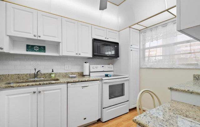 20 YACHT CLUB Drive 104, North Palm Beach, FL 33408