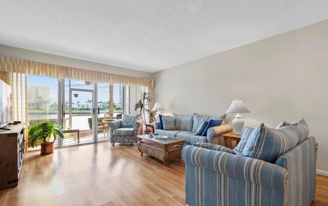 20 YACHT CLUB Drive 104, North Palm Beach, FL 33408