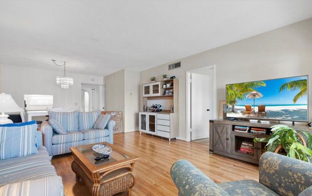 20 YACHT CLUB Drive 104, North Palm Beach, FL 33408