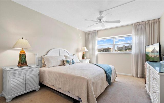20 YACHT CLUB Drive 104, North Palm Beach, FL 33408