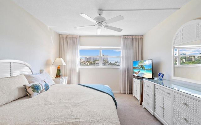 20 YACHT CLUB Drive 104, North Palm Beach, FL 33408