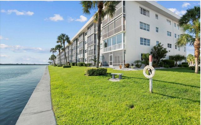 20 YACHT CLUB Drive 104, North Palm Beach, FL 33408