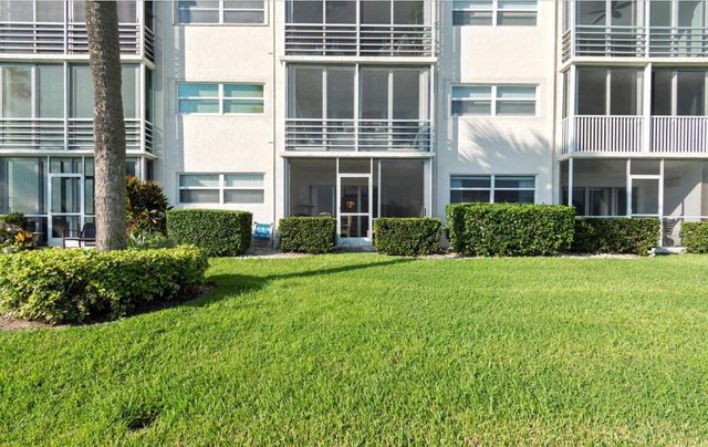 20 YACHT CLUB Drive 104, North Palm Beach, FL 33408