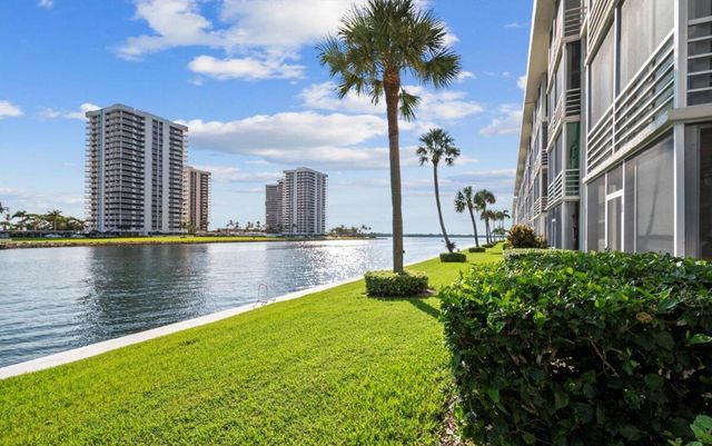 20 YACHT CLUB Drive 104, North Palm Beach, FL 33408