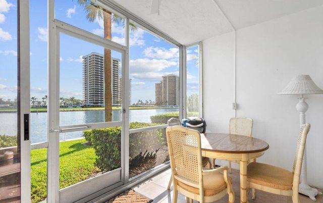 20 YACHT CLUB Drive 104, North Palm Beach, FL 33408