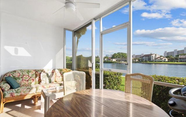 20 YACHT CLUB Drive 104, North Palm Beach, FL 33408