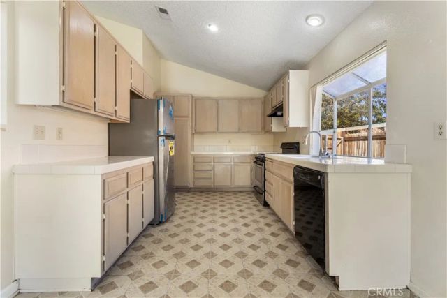 1800 Sierra View, Lancaster, CA 93535