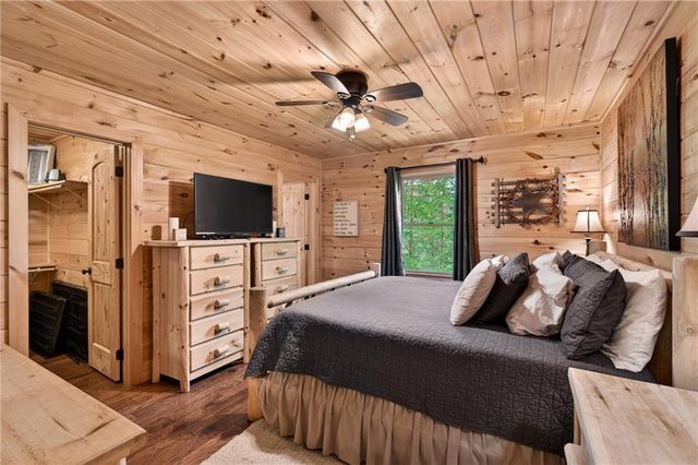 72 S Old Aska Road, Blue Ridge, GA 30513