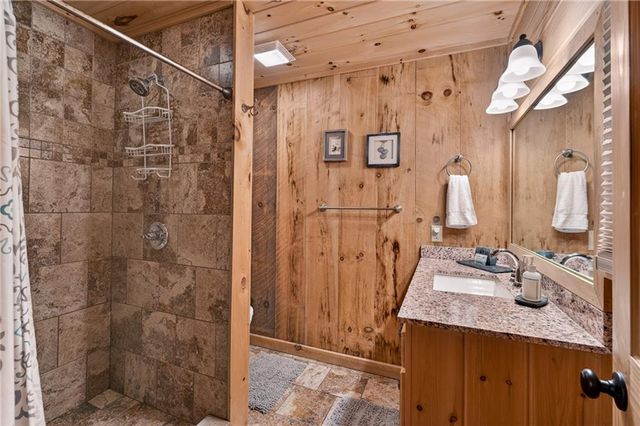 72 S Old Aska Road, Blue Ridge, GA 30513