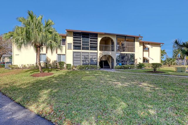 337 Pine Ridge Circle D-2, Greenacres, FL 33463