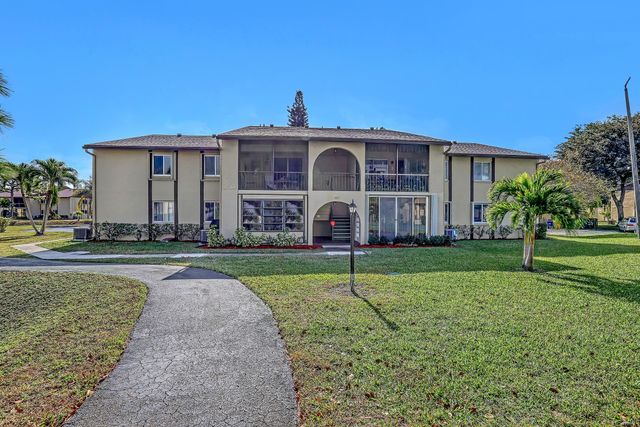 337 Pine Ridge Circle D-2, Greenacres, FL 33463