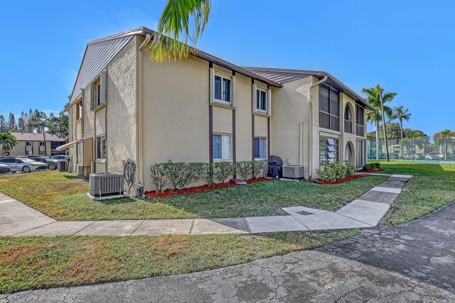 337 Pine Ridge Circle D-2, Greenacres, FL 33463