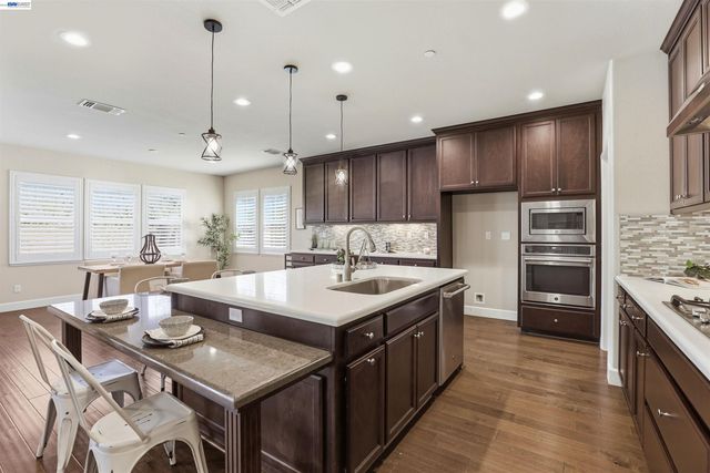 215 E Cara Ct, Mountain House, CA 95391