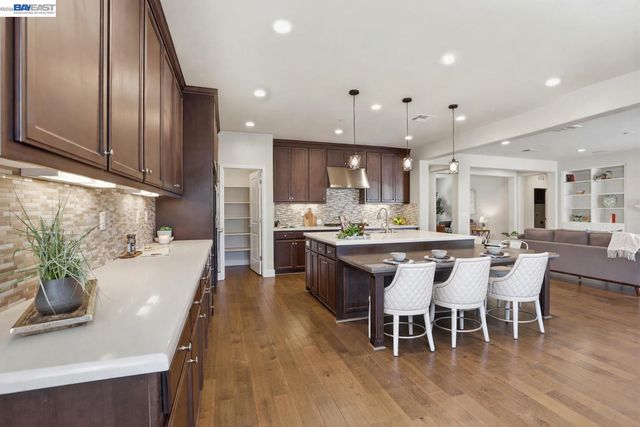 215 E Cara Ct, Mountain House, CA 95391