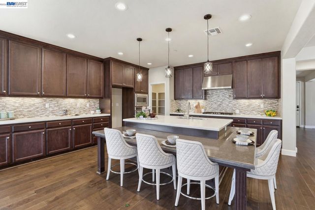 215 E Cara Ct, Mountain House, CA 95391