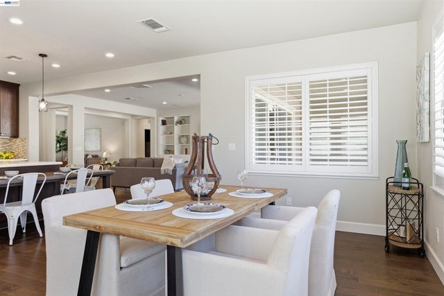 215 E Cara Ct, Mountain House, CA 95391