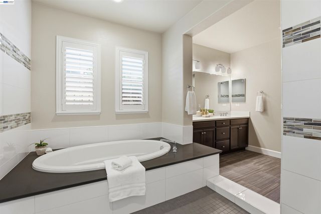 215 E Cara Ct, Mountain House, CA 95391