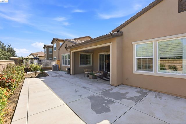 215 E Cara Ct, Mountain House, CA 95391